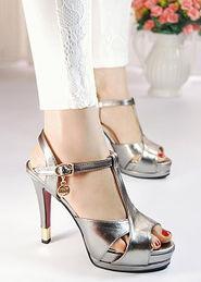 塑料欧美高跟鞋视频,塑料材质演绎独特魅力