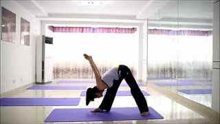 欧美运动服健身视频,跟随运动服视频打造完美身材