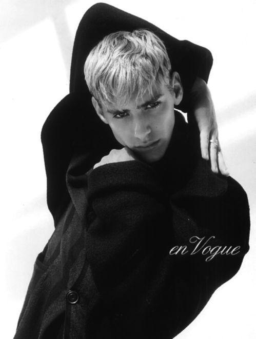 欧美俊男写真视频在线,魅力四溢，视觉盛宴