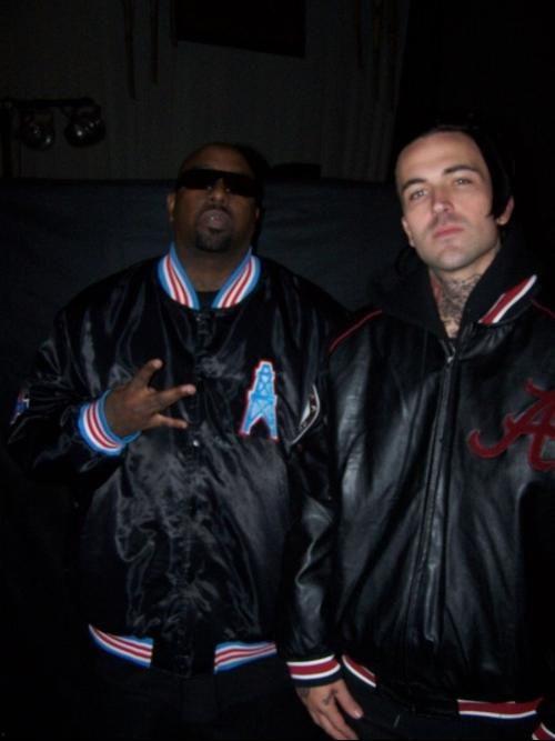 欧美男夹子唱歌视频,动感唱跳视频燃爆全网